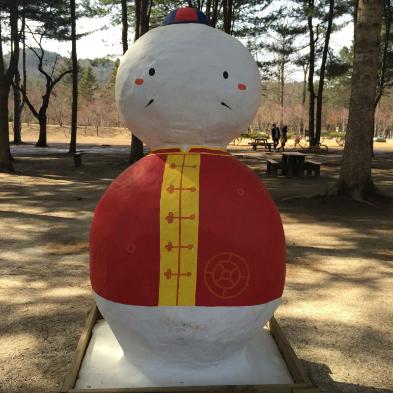 Nami-island-snowman