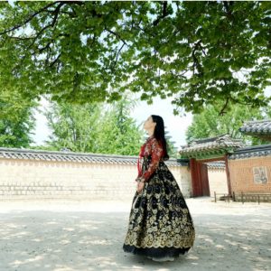 Hanbok-rental-insadong-Seoul-garden-theme-hanbok