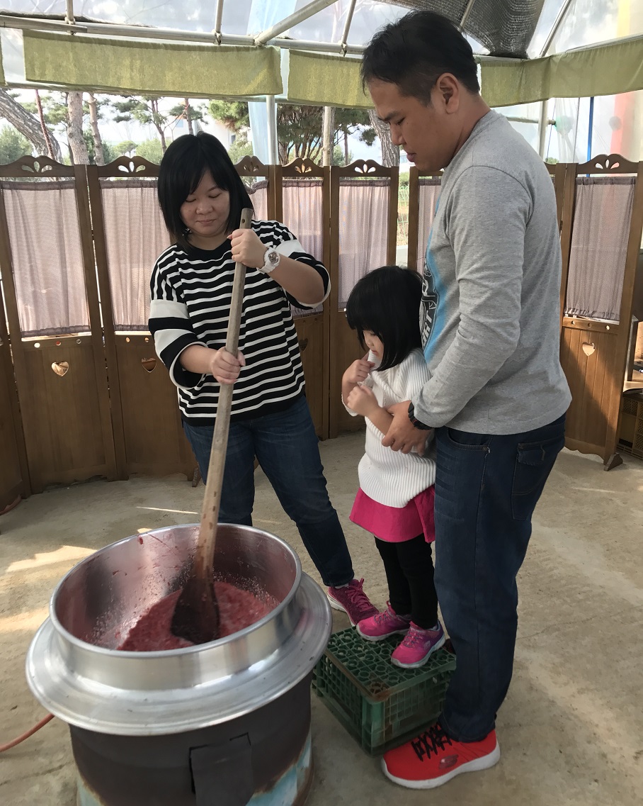 koreatraveleasy-strawberry-jam-making-01