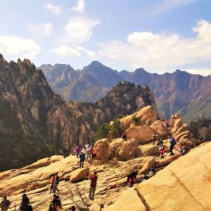 Seoraksan Fall Foliage Tour with Cable Car and Lunch