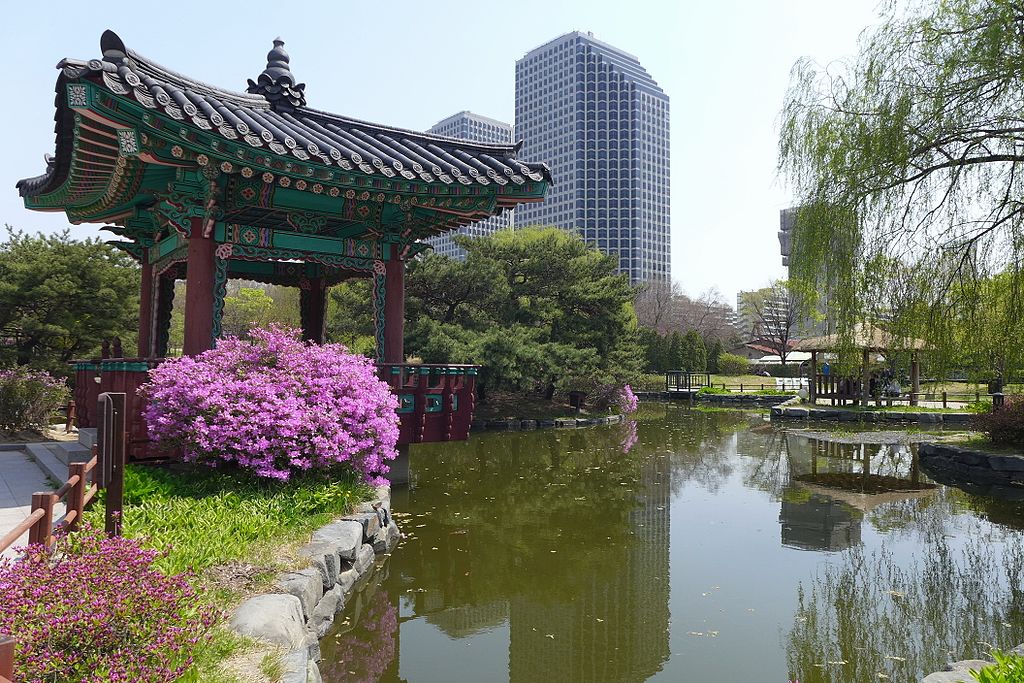 Yeouido_Park_Pond_201604 (1)