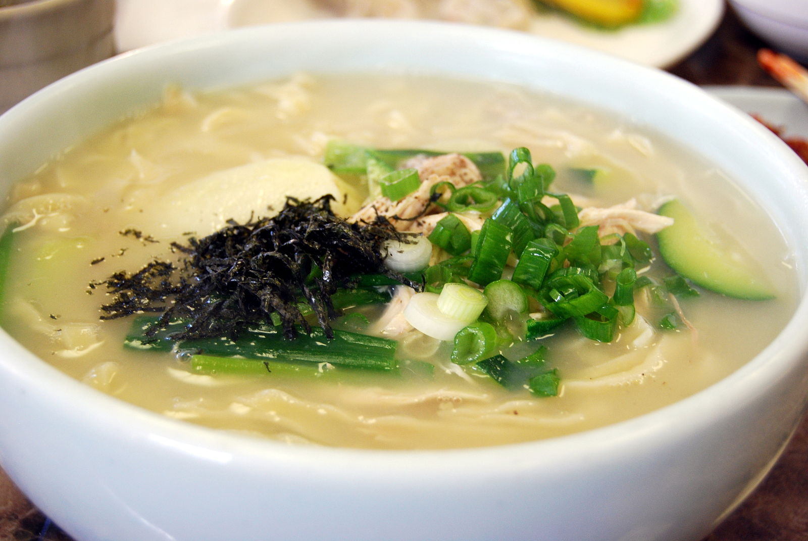 Korean-noodle-Kalguksu