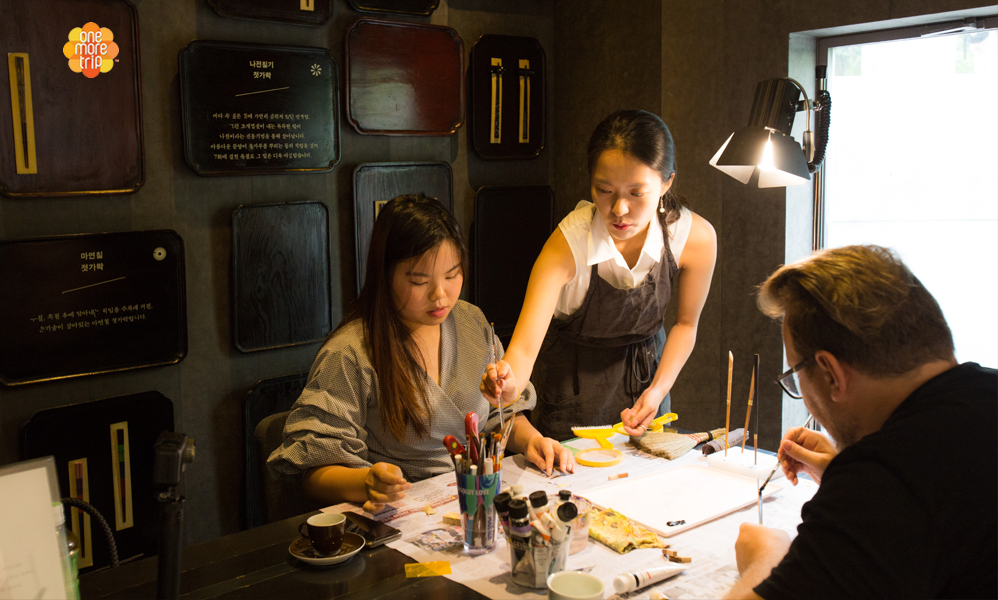 chopsticks making lesson with teacher